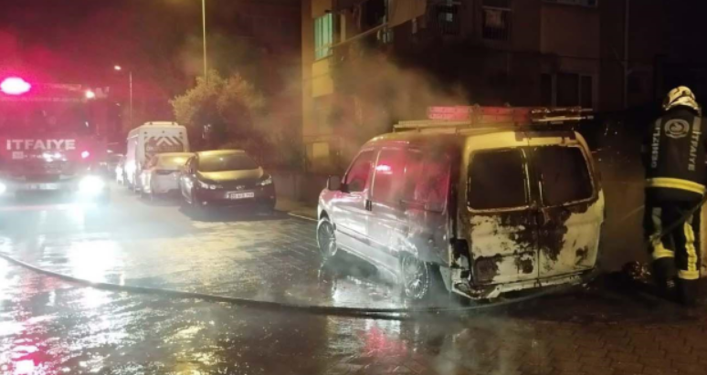 Kız Arkadaşıyla Kavga Eden Uzman Çavuş, 3 Mahalledeki Motosiklet Ve Araçları Kundakladı