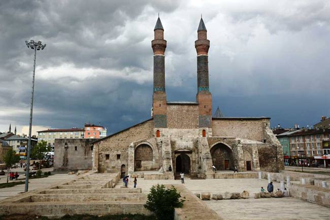 67285171f0042 sivas cifte minareli cami