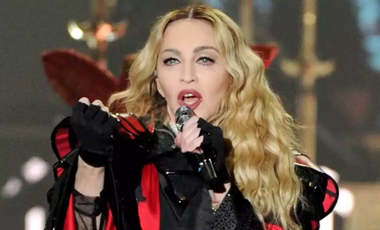 672869c027e48 madonna 1