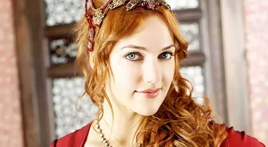 672869c26324f meryem uzerli