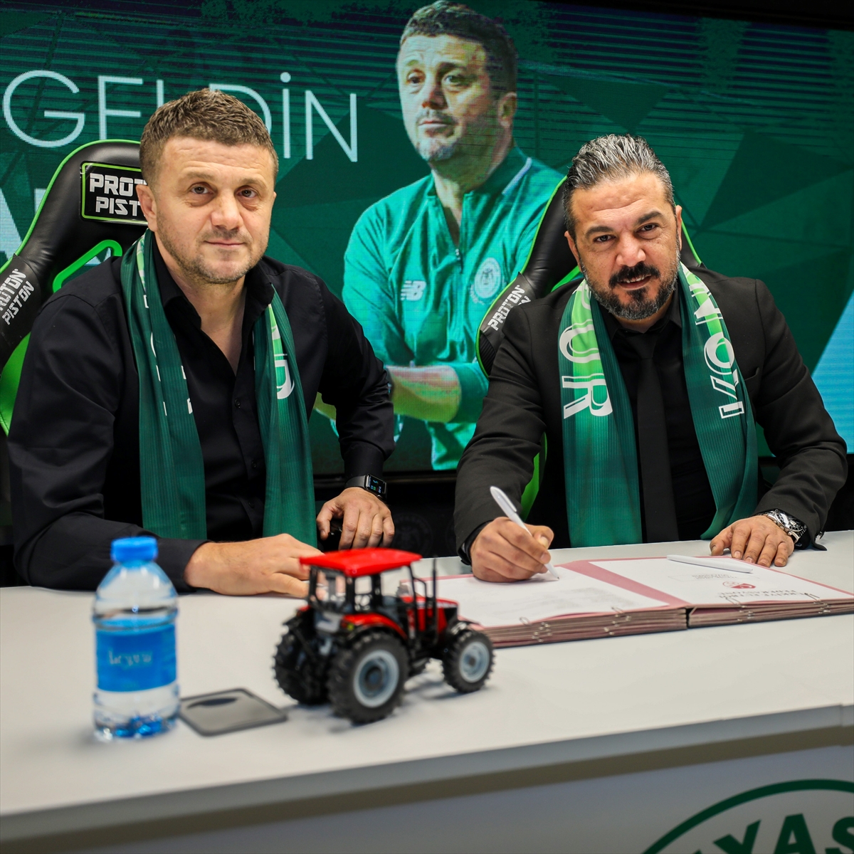 AA-20231103-32630970-32630968-KONYASPOR_TEKNIK_DIREKTOR_HAKAN_KELES_ILE_SOZLESME_IMZALADI