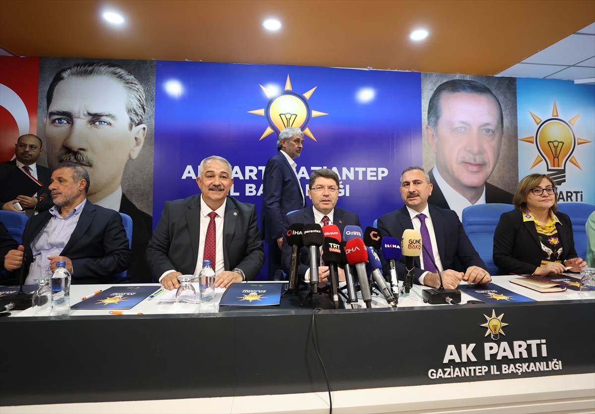 AA-20230914-32150043-32150037-ADALET_BAKANI_TUNC_AK_PARTI_GAZIANTEP_IL_BASKANLIGINDA_KONUSTU