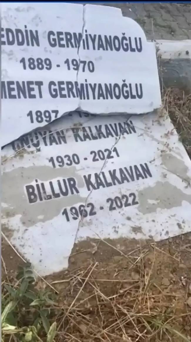 6728ab9918422 binnur kalkavan mezari