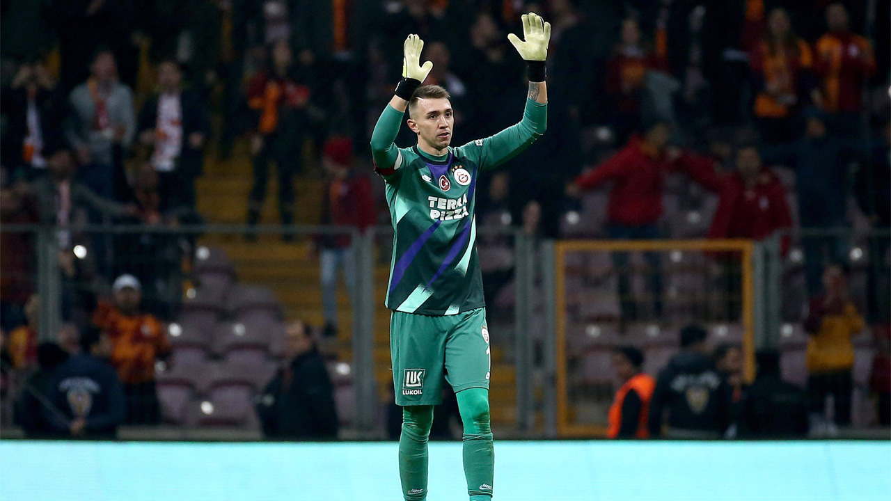 Galatasaray'da kaleci harekâtı: Muslera'nın yerine o isim gelecek