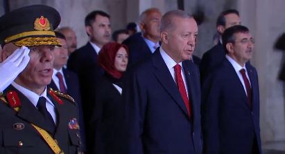 Cumhurbaşkanı Erdoğan Anıtkabir Özel Defteri'ni imzaladı