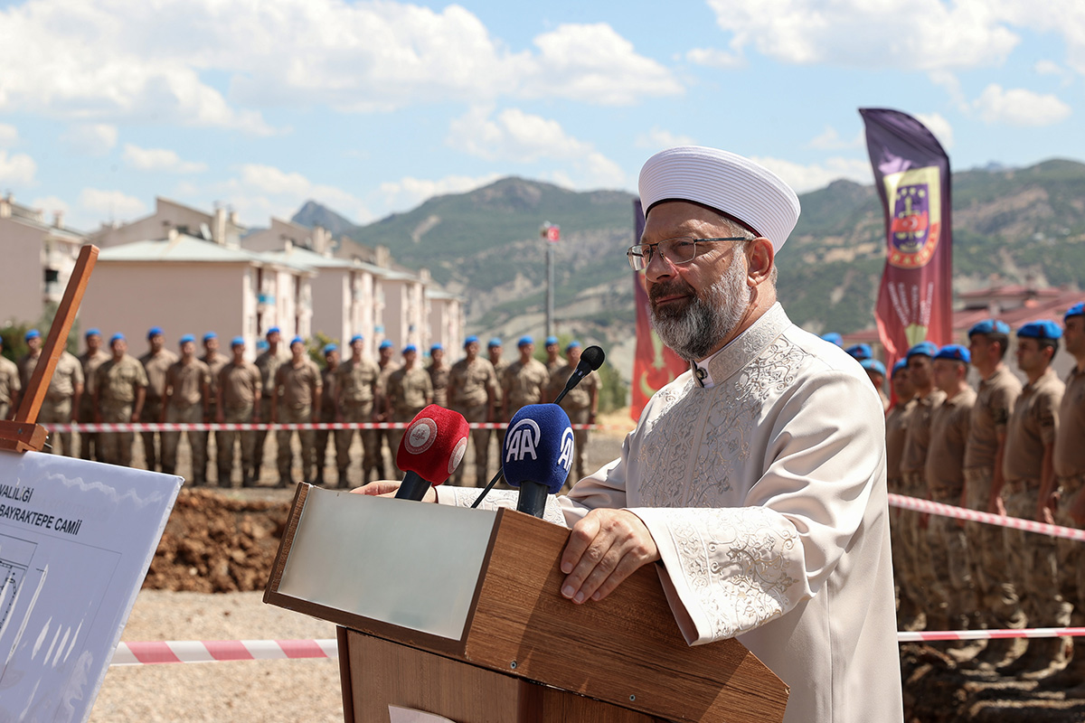 Diyanet İşleri Başkanı Ali Erbaş, Jandarma Komutanlığında cami…