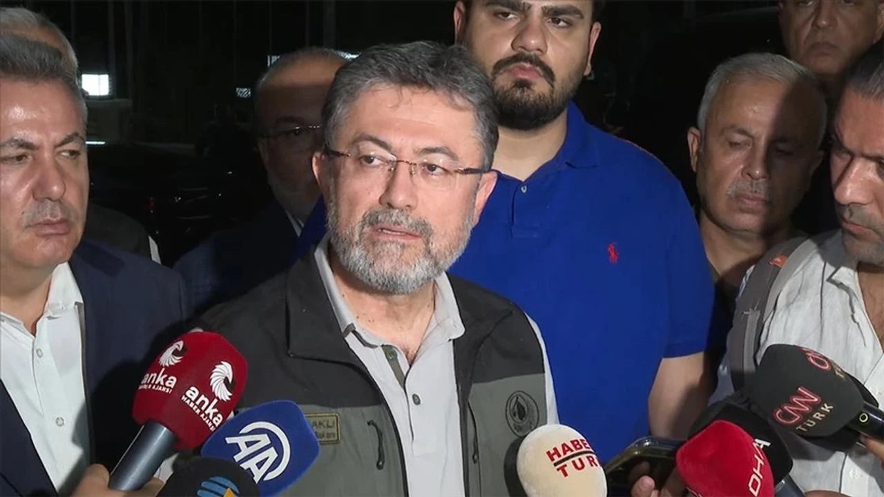 O bölgelerdeki yangınlar kontrol altına alındı: Bakan İbrahim Yumaklı