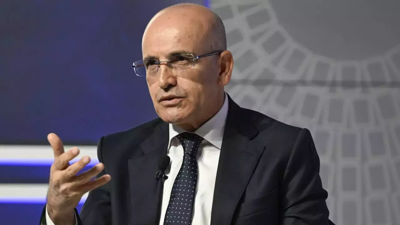 Mehmet Şimşek'ten ekonomi açıklaması: Enflasyon beklentileri 10 aydır