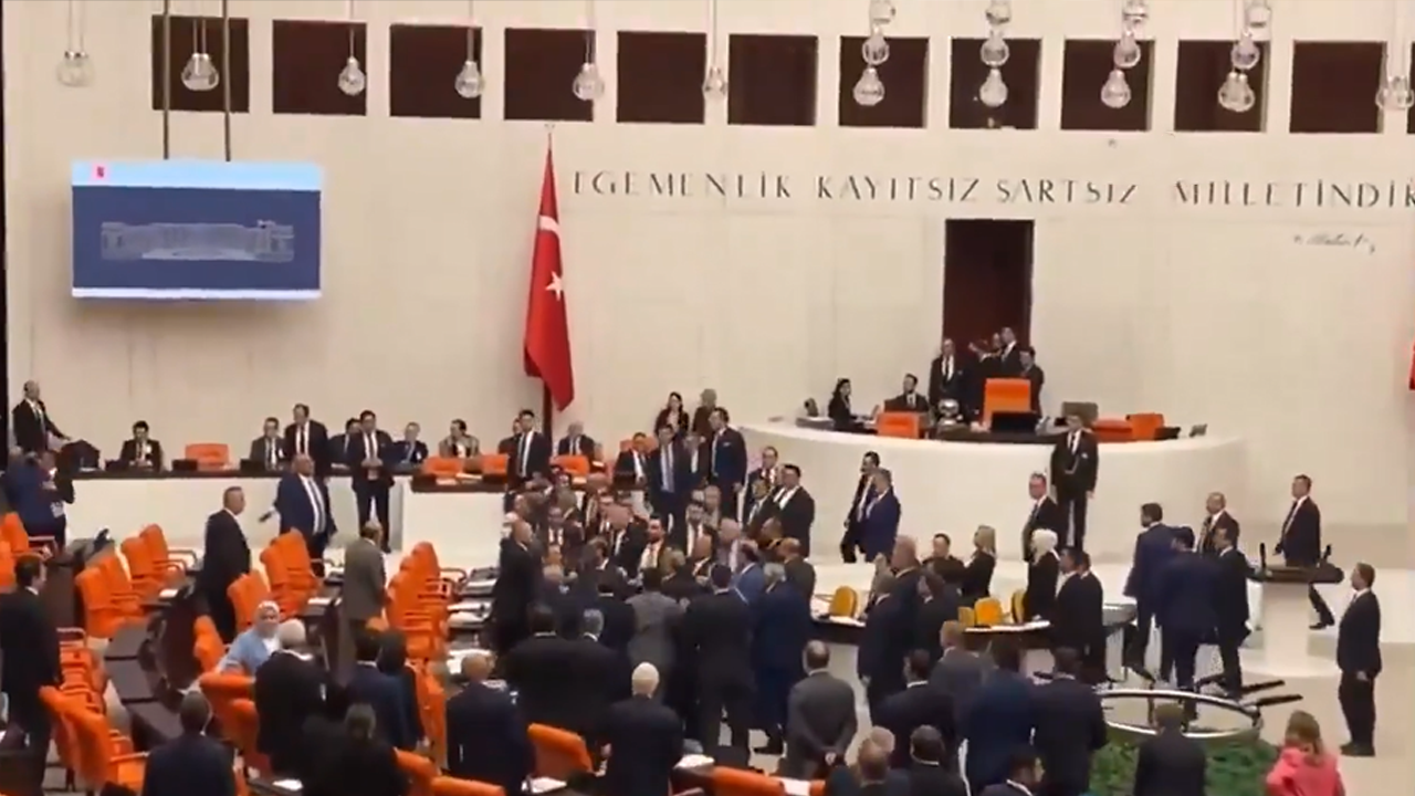 TBMM'de yine kavga: İYİ Partililer ve MHP'liler birbirine girdi