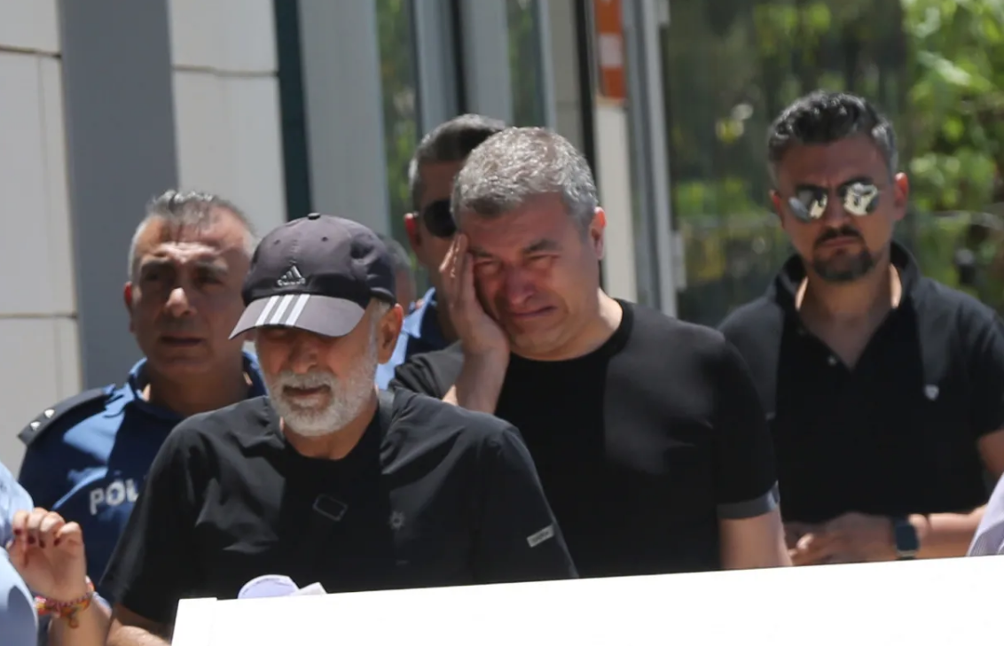 Antalya'da tatil yapan gazeteci İsmail Küçükkaya'nın annesi Halise Küç