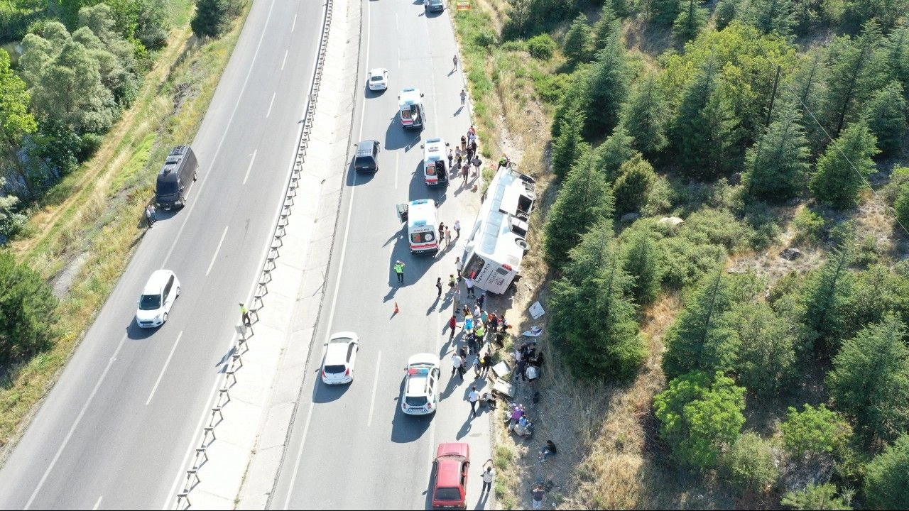 Korkunç kaza öncesi dikkat çeken detay: Polis kontrolü hayatlarını kurtardı!