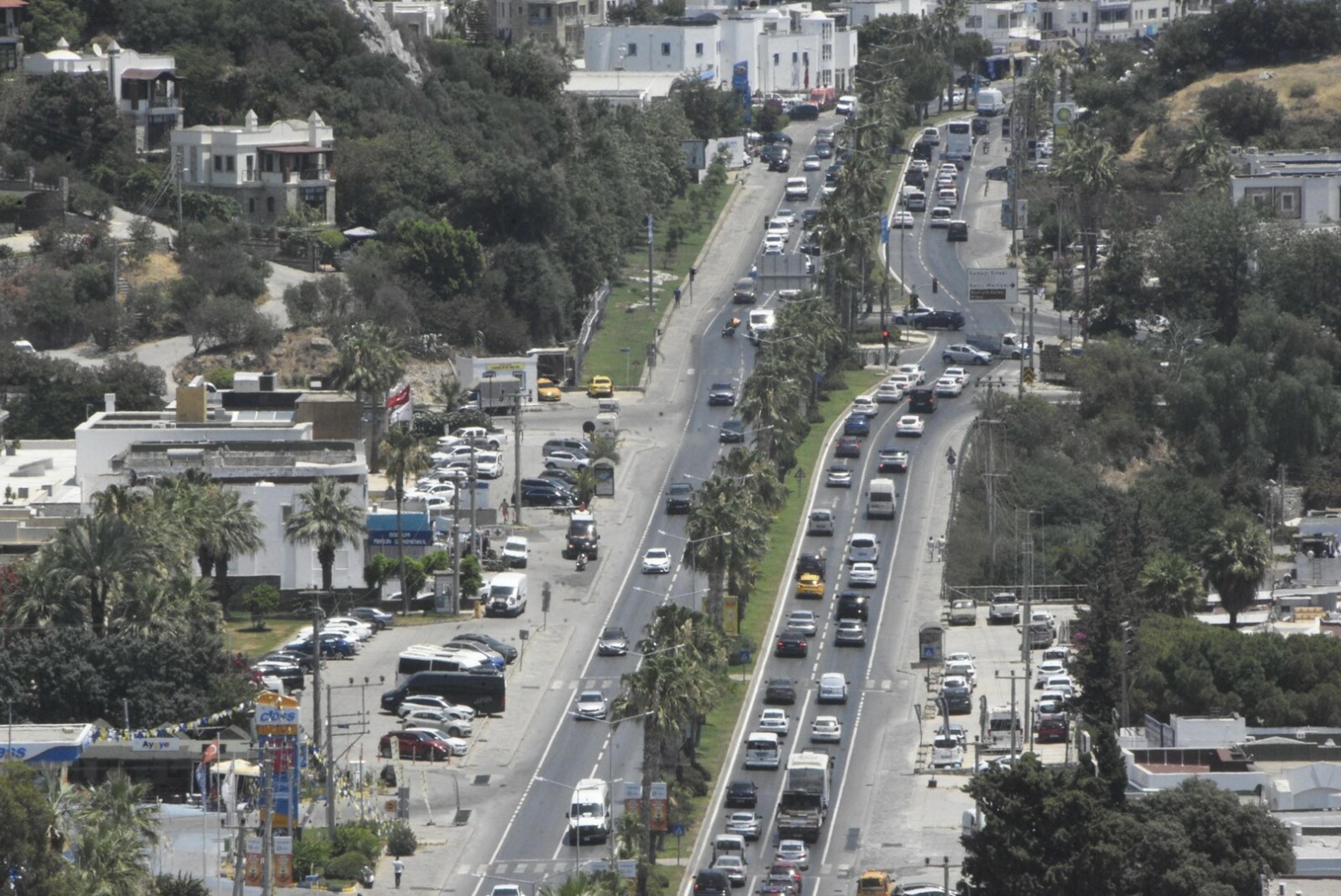 Tatilciler dönüş yolunda! Trafik çilesi başladı