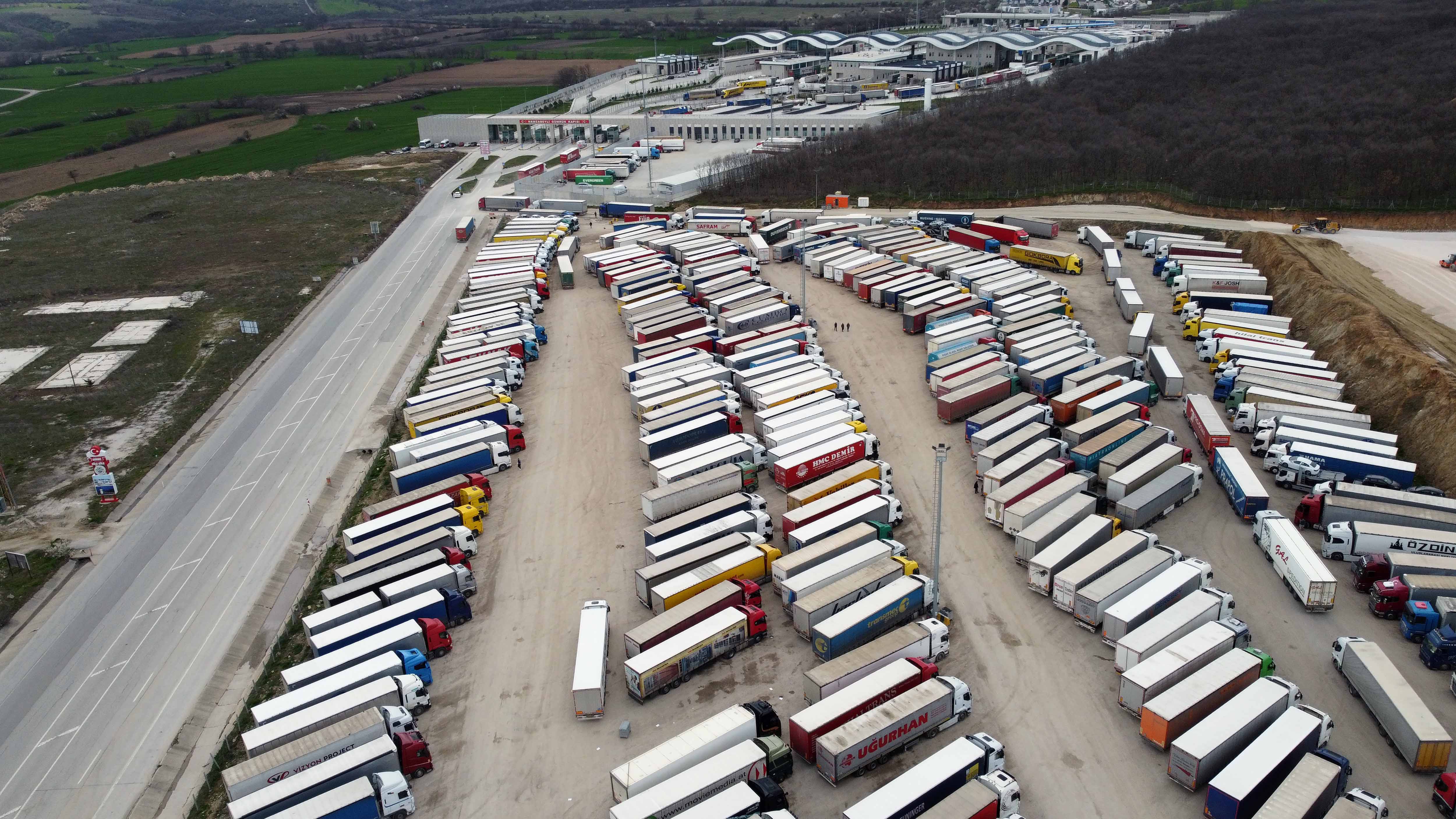 Schengen eziyeti! TIR'lar 24 kilometrelik kuyruk oluşturdu