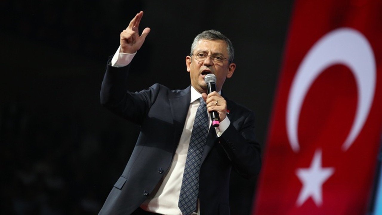 CHP lideri Özgür Özel Erdoğan'a Ecevit'e söylediği sözlerle yüklendi