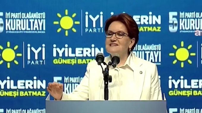 İYİ Parti kurultayında duygusal anlar: Meral Akşener sahneye böyle çıktı