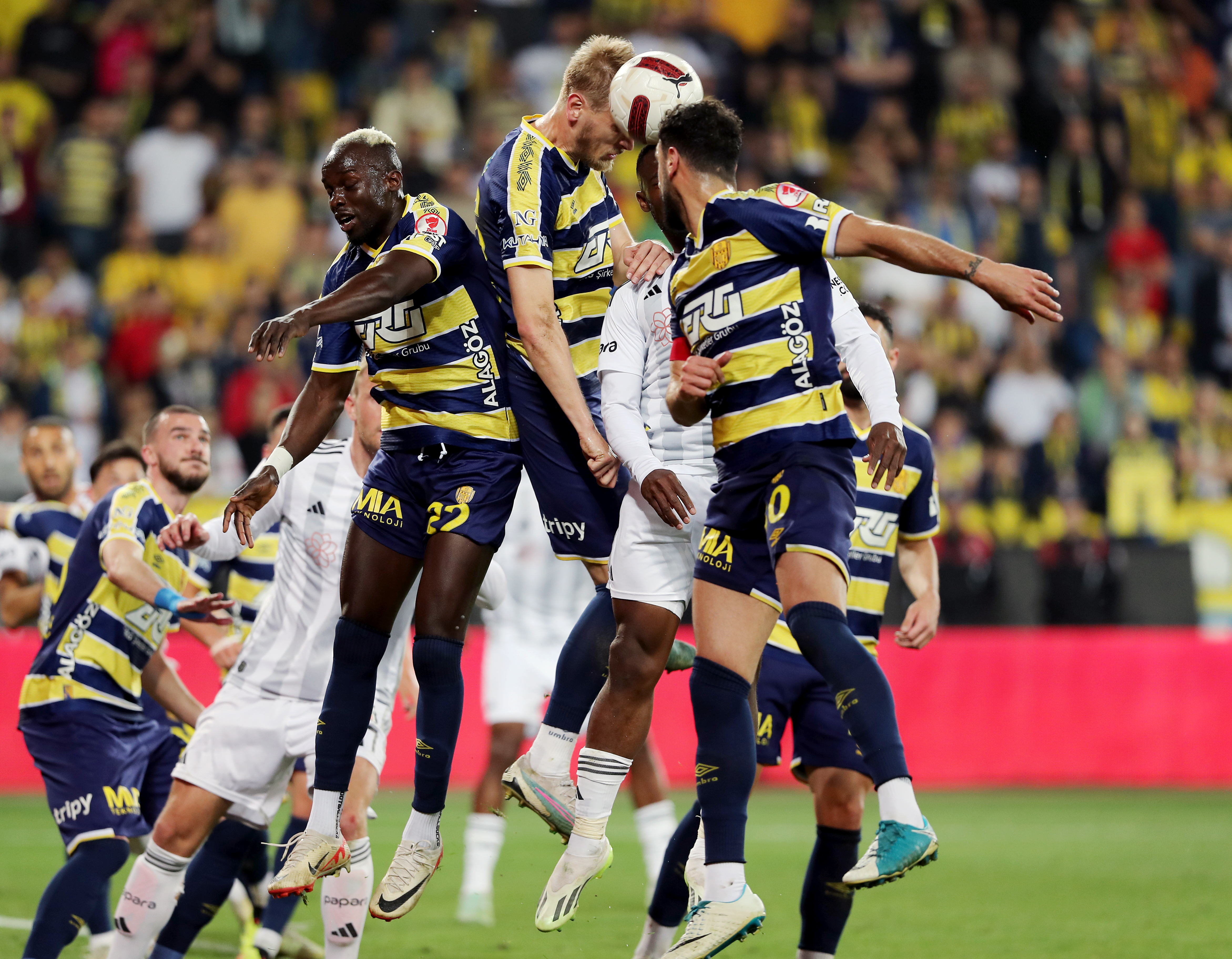 Ankaragücü-Beşiktaş maçında kaleyi bulan şut olmadı…