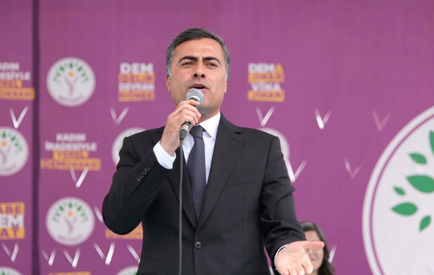 Abdullah Zeydan Van'da yeniden başkan oldu!