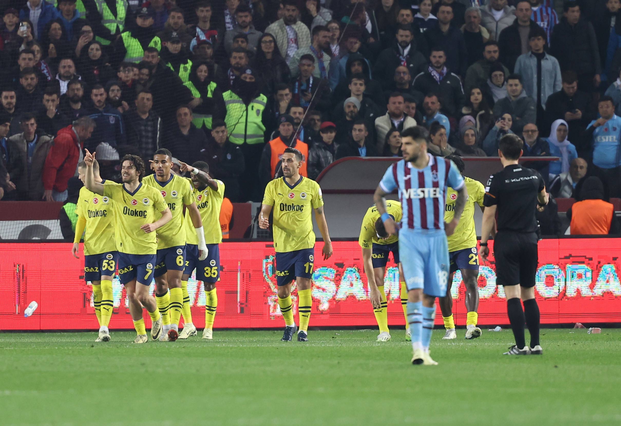 Fenerbahçe Trabzonspor'u evinde devirdi!