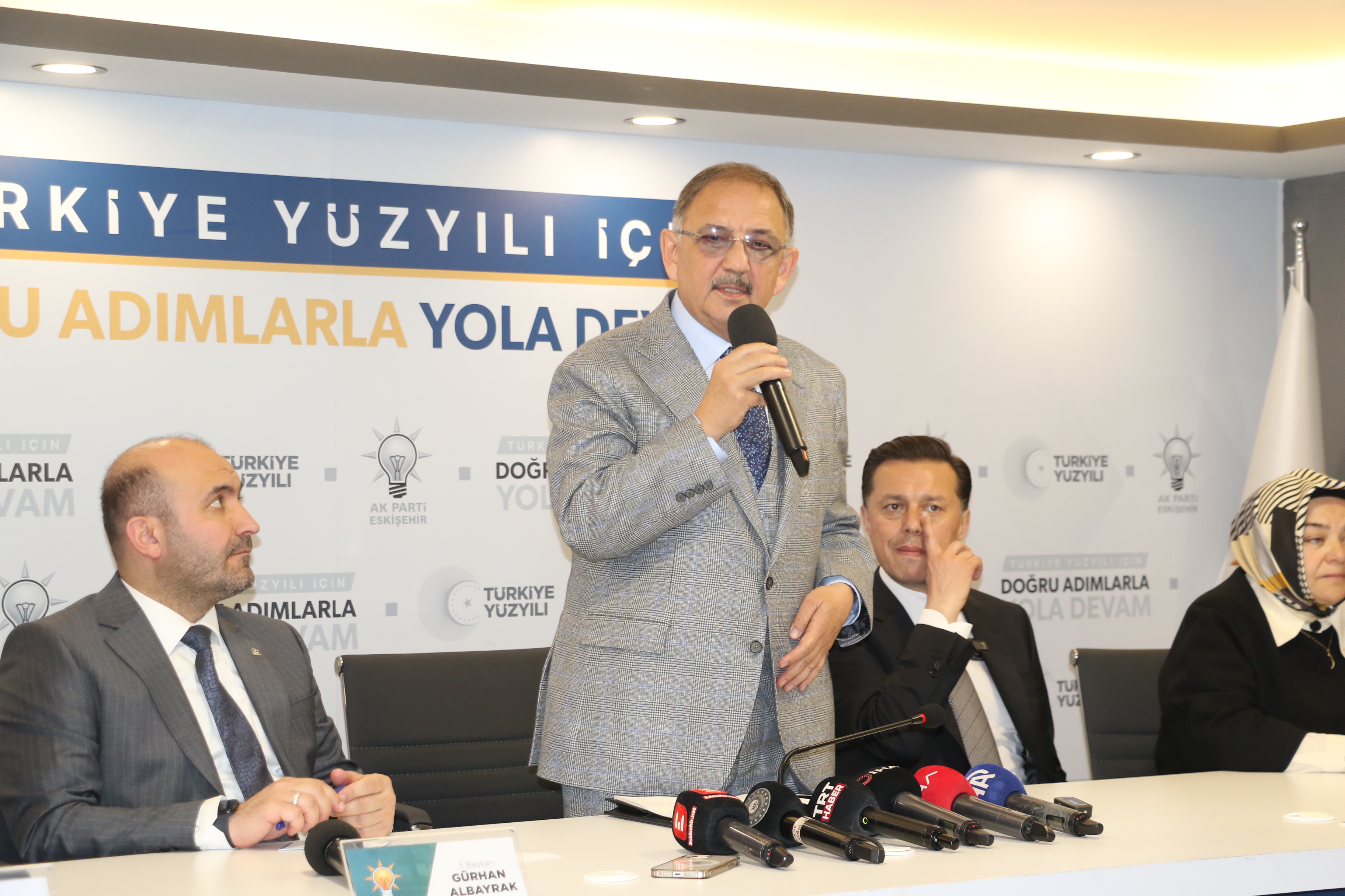 Mehmet Özhaseki'den CHP'ye eleştiri: Heykel yapmak kolay, depremde yıkılacak evler var…