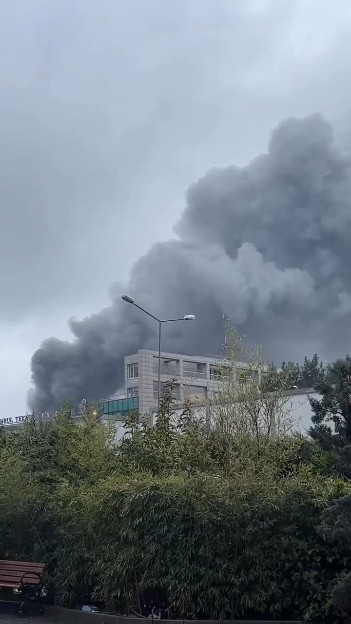 İTÜ'de yangın paniği! Dumanlar gökyüzünü kapladı