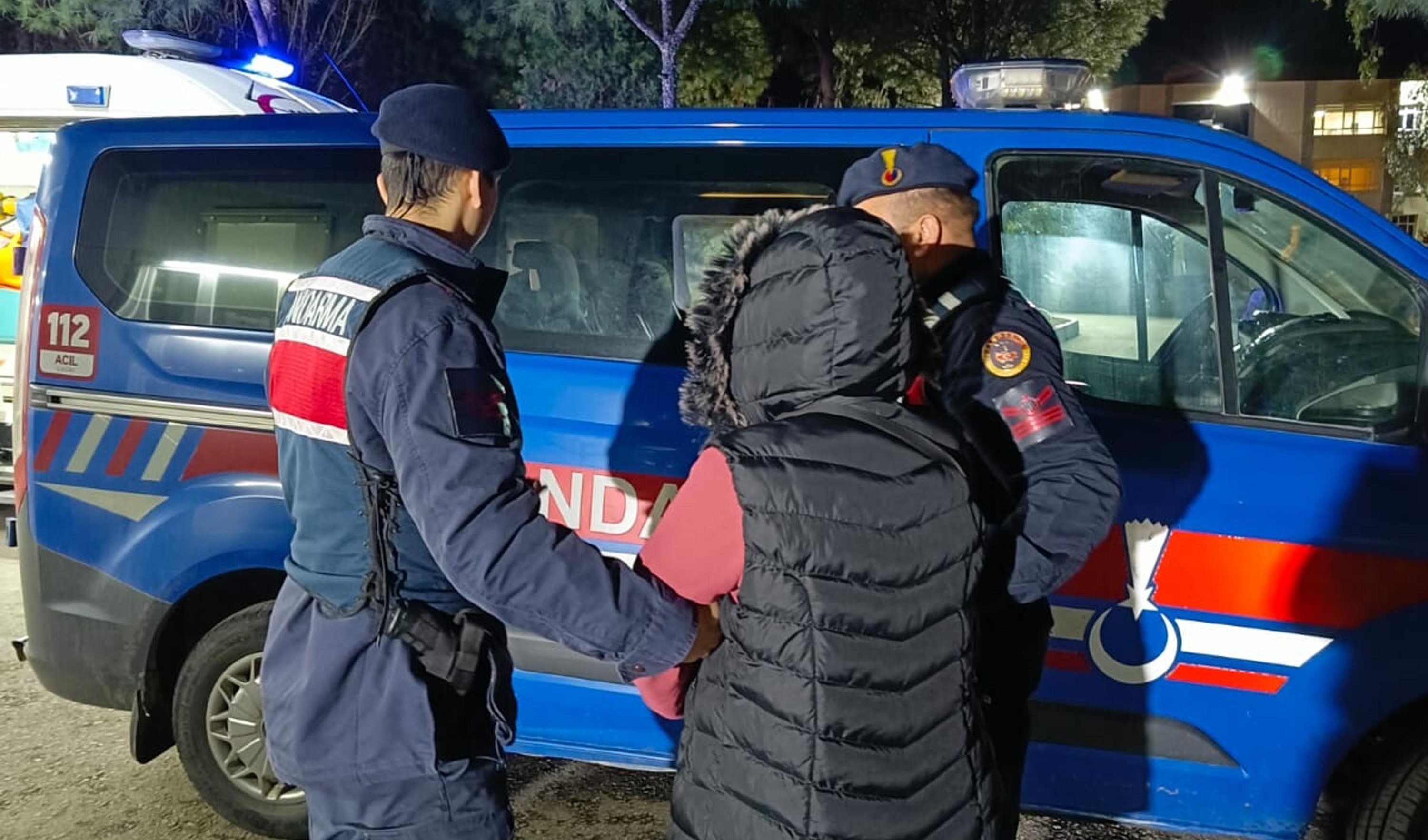 İzmir merkezli 9 ilde büyük operasyon! 9 şahıs tutuklandı