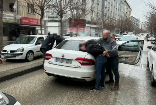 Ali Yerlikaya duyurdu! 42 göçmen kaçakçılığı organizatörü ve 333 düzensiz göçmen yakalandı