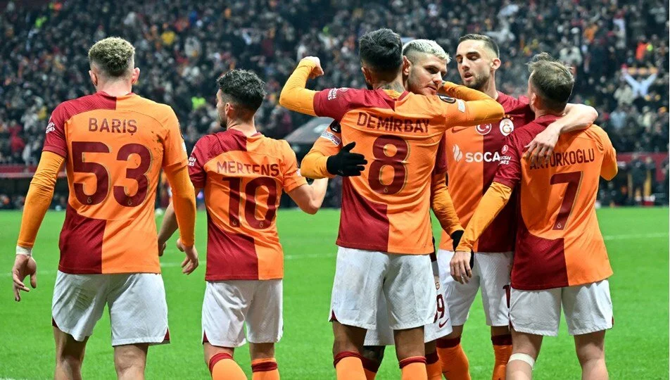 Galatasaray zirveyi bırakmadı! Antalyaspor'u 2-1 mağlup etti