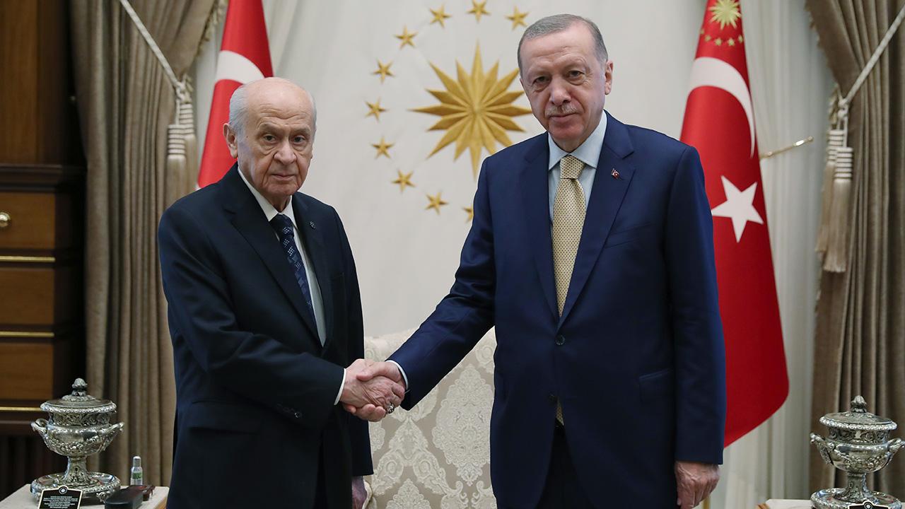 Bahçeli'den Erdoğan'a doğum gününe özel 70 tane gül hediyesi