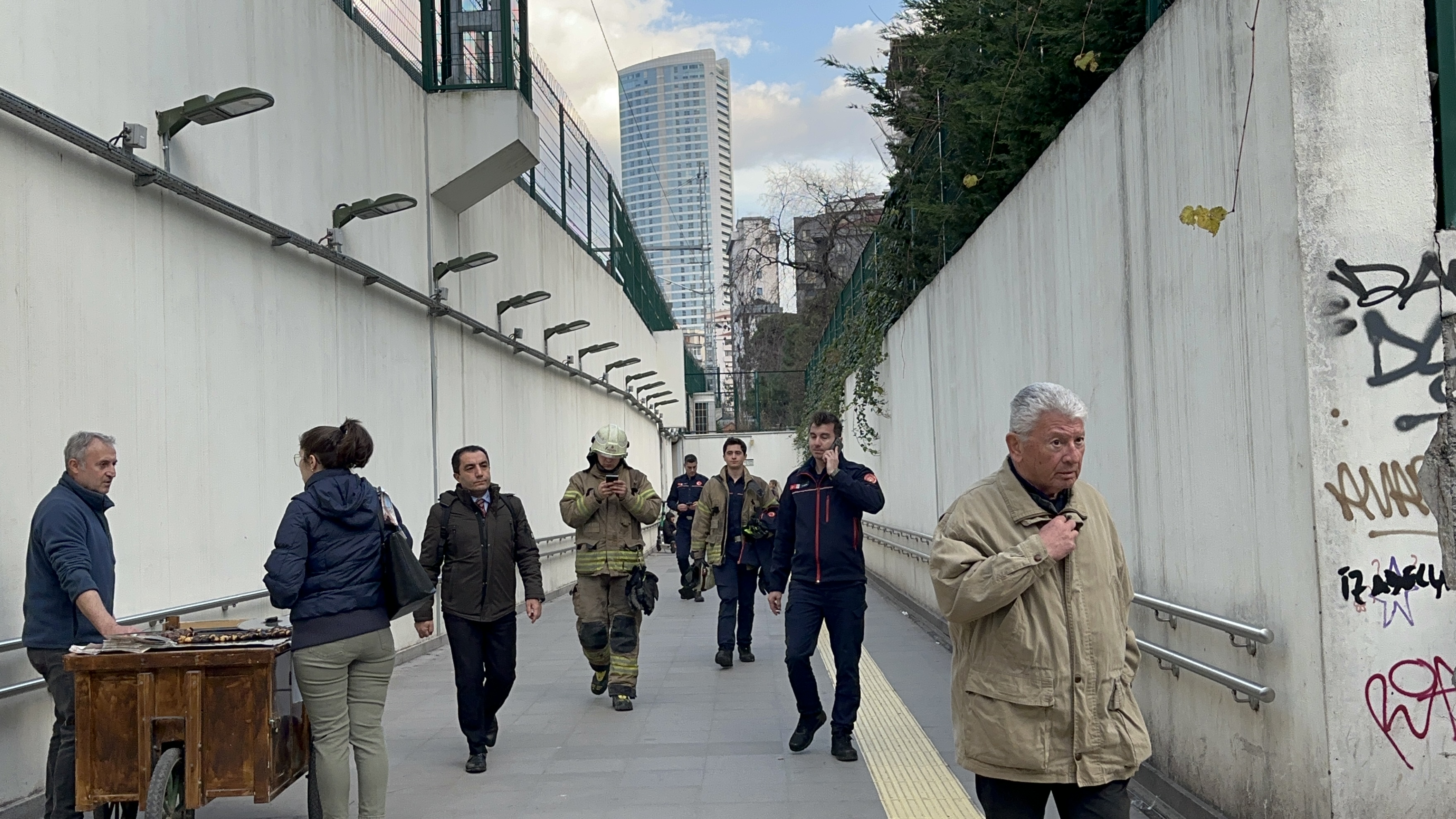 Marmaray'da korkutan olay! Raylara atlayarak canına kıydı