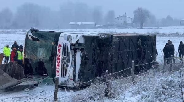 Kastamonu'da yolcu otobüsü devrildi: 6 ölü, 33 yaralı