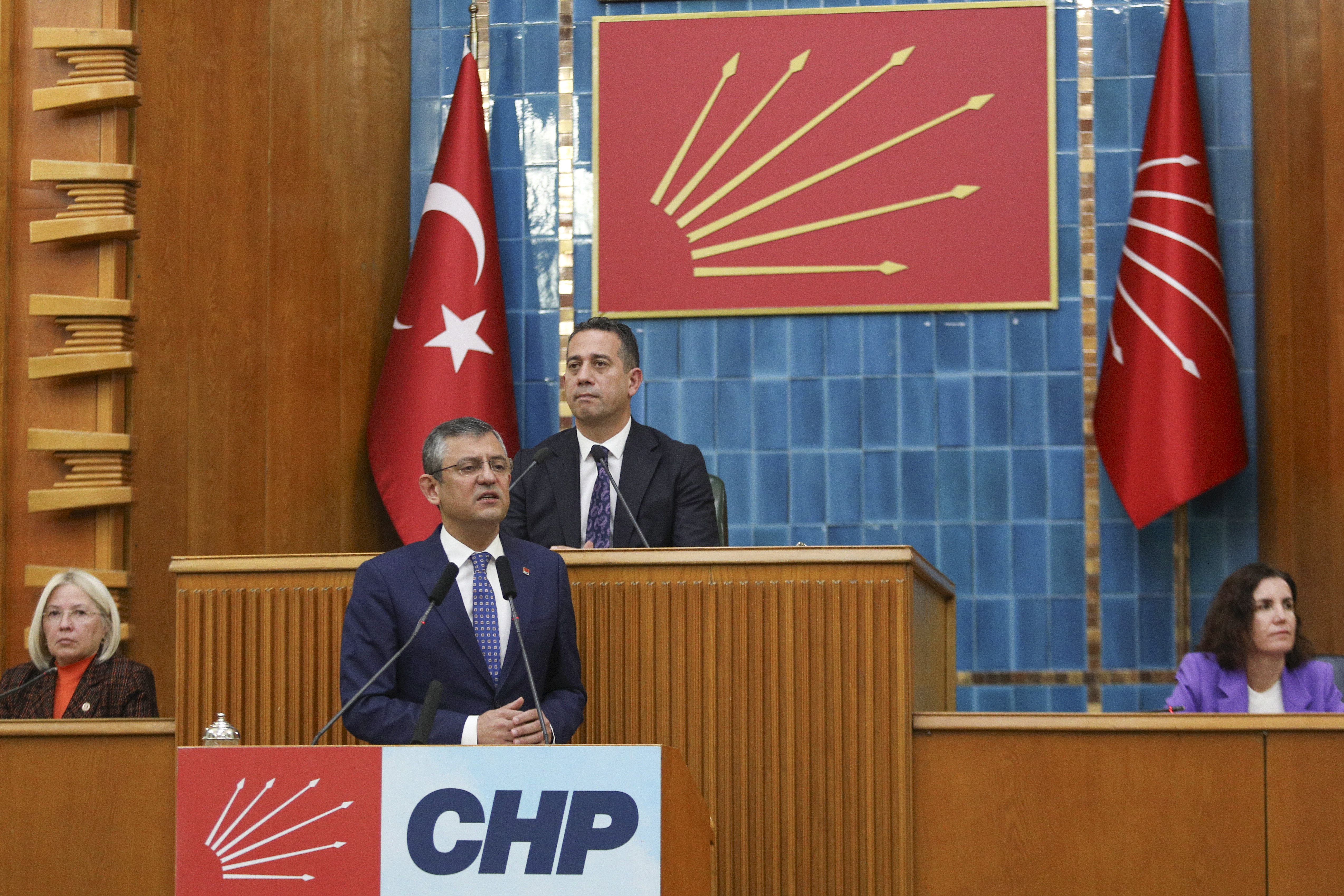 Özgür Özel: Gelin CHP'ye oy verin, sosyal belediyecilik nedir görün