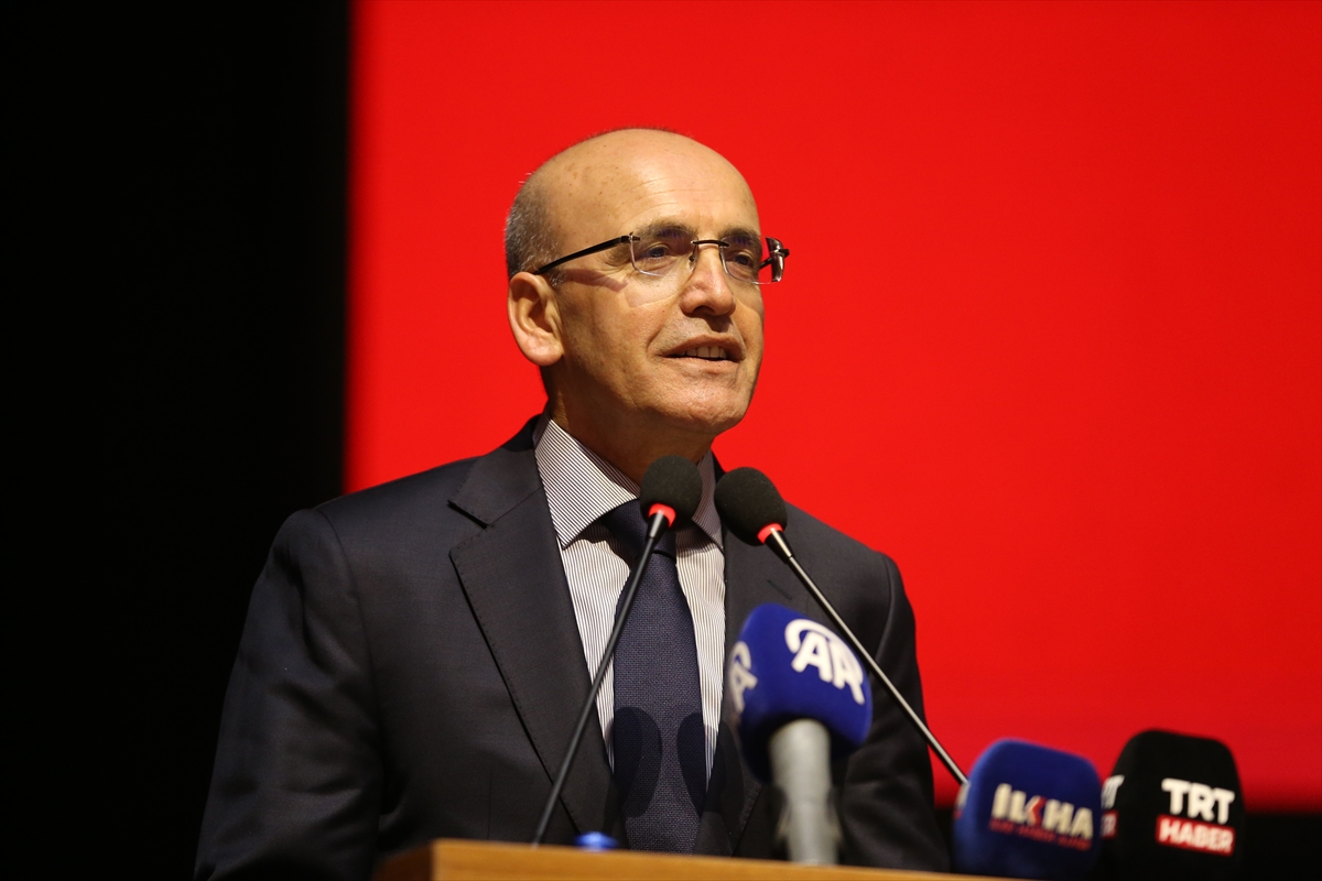 Mehmet Şimşek: Cari açığı azaltmayı hedefliyoruz