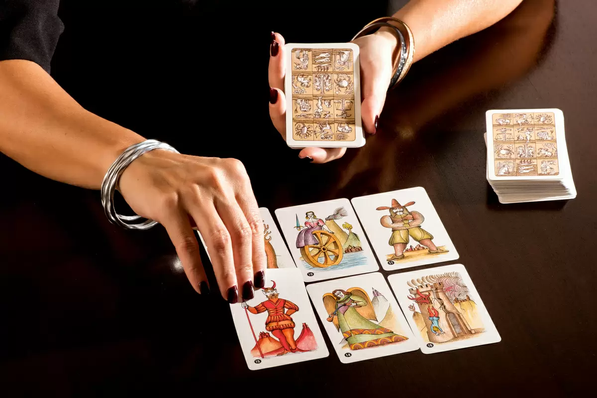 Tarot Falı Müneccim | Tarot Falı Nedir? | Müneccimlik Geleneği