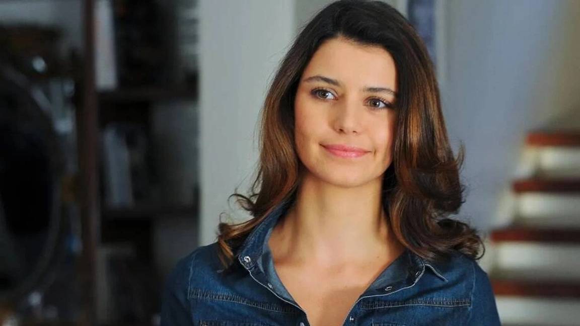 Beren Saat pozlarıyla nefes kesti!