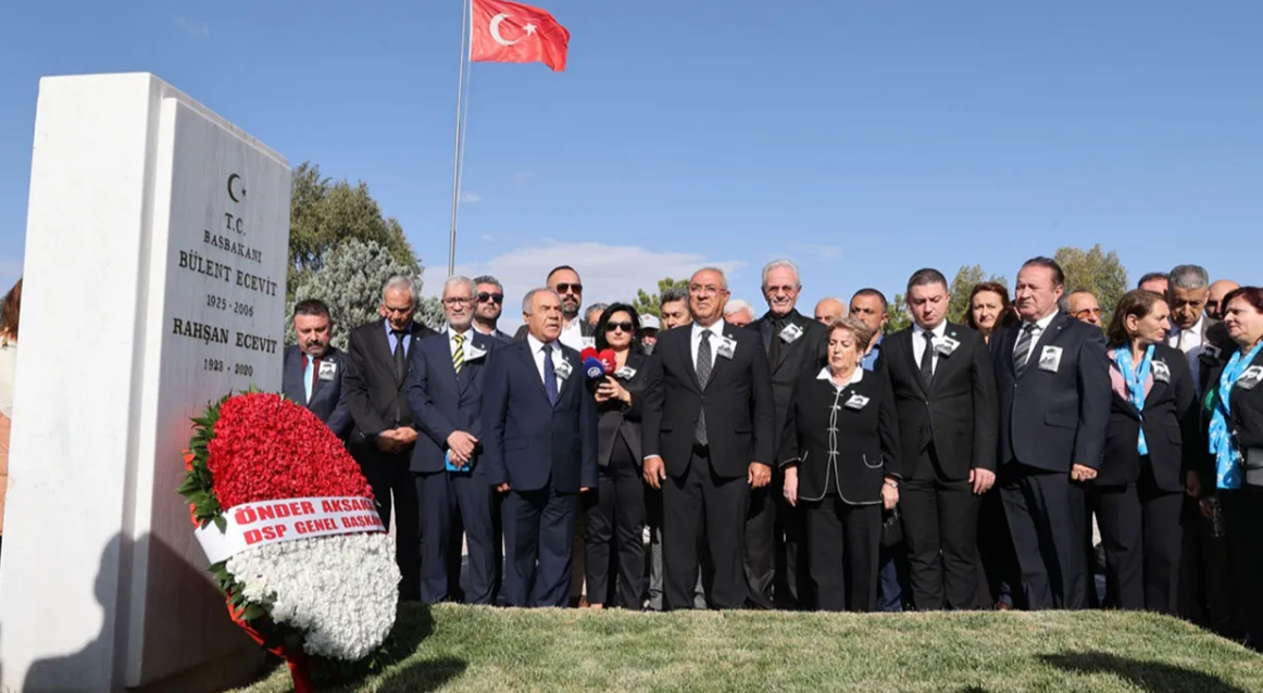 Bülent Ecevit vefatının yıldönümünde mezarı başında anıldı