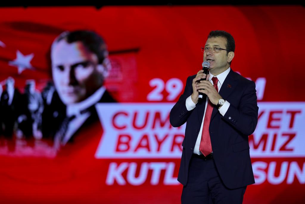 İmamoğlu coşkulu kalabalığa seslendi: Cumhuriyetimizi tazeleme göreviyle karşı karşıyayız