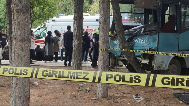 Öğrenci Taşıyan Midibüs Kaza Yaptı: 1 Ölü, 15 Yaralı