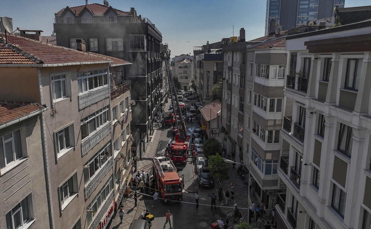 İstanbul Zeytinburnu'nda deri atölyesinde yangın çıktı