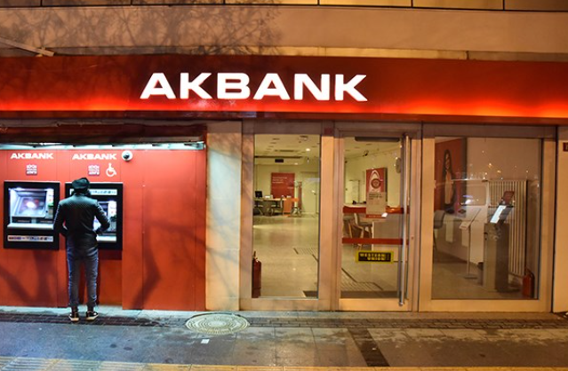 Akbank'tan emeklilere büyük müjde! 3.000 TL ek ödeme hesaplara yatacak