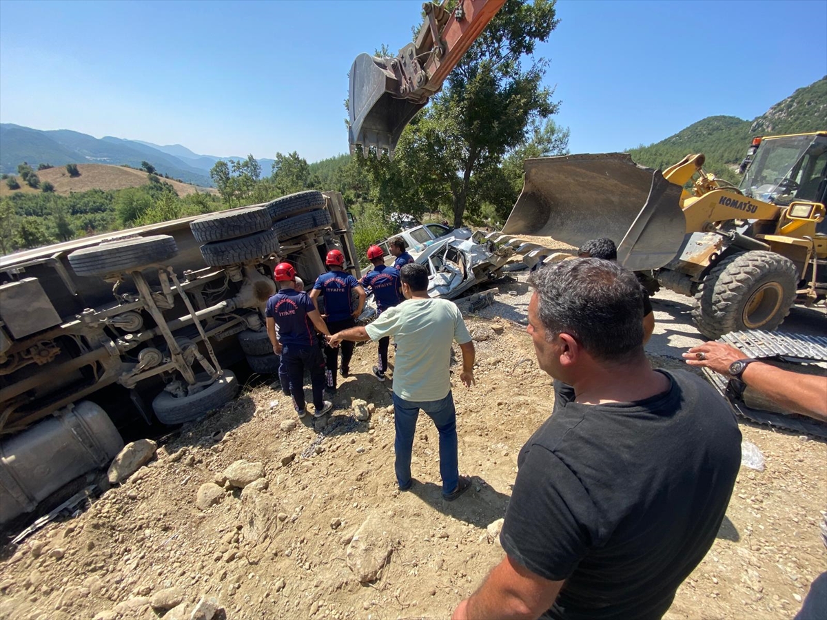 Kahramanmaraş'ta korkunç kaza: Kamyon cenaze namazı için toplananların arasına daldı