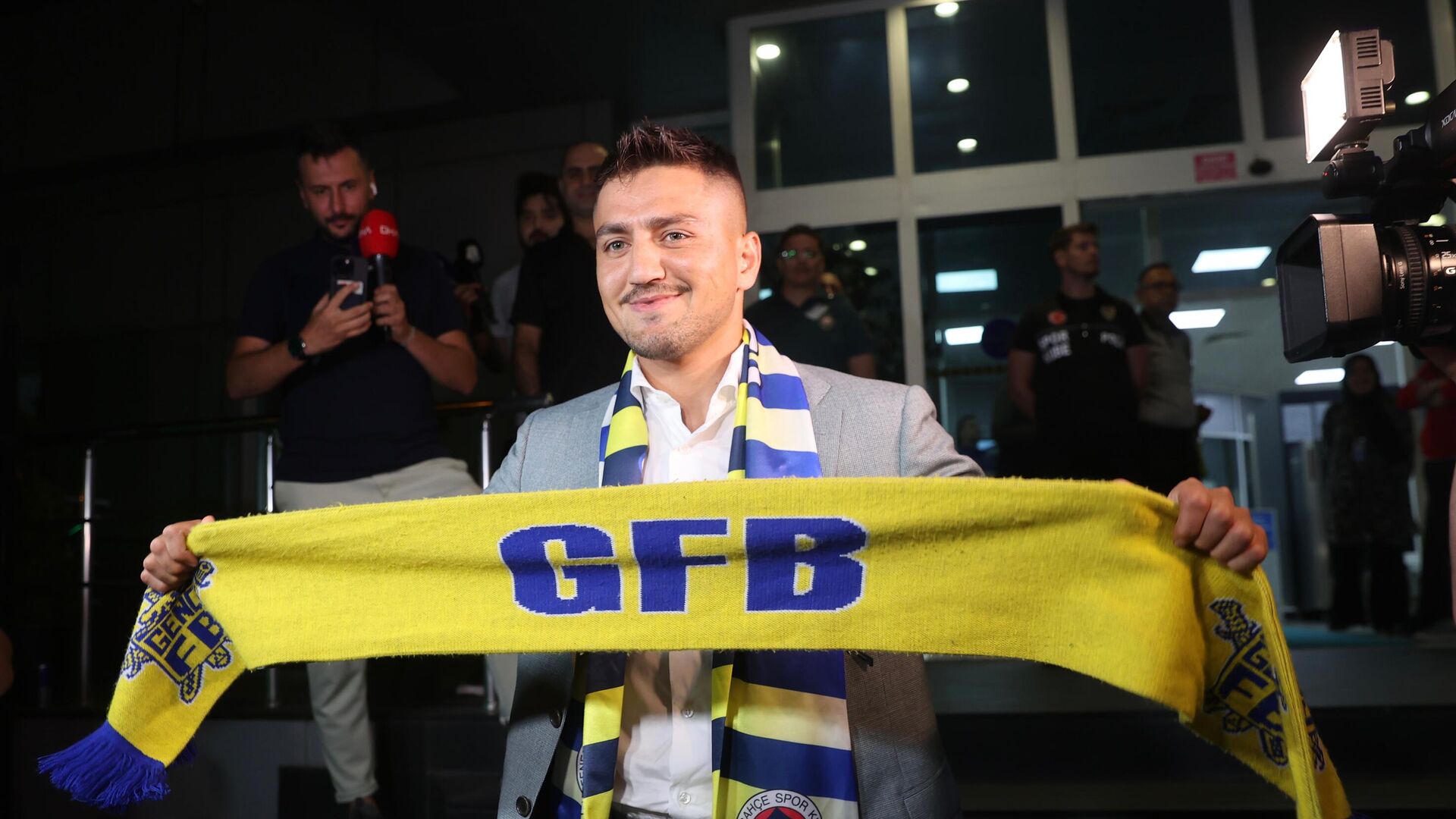 Fenerbahçe transferi sonrası Cengiz Ünder'den ilk açıklama! 'Şampiyon yapmaya geldim'