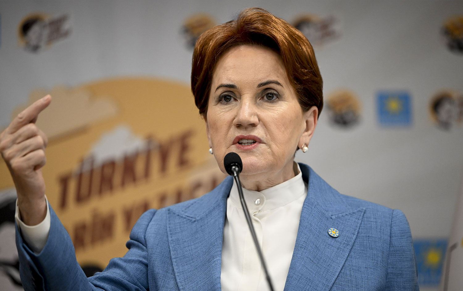 Meral Akşener: Kemer sıkılacaksa şatafatı bırakın!