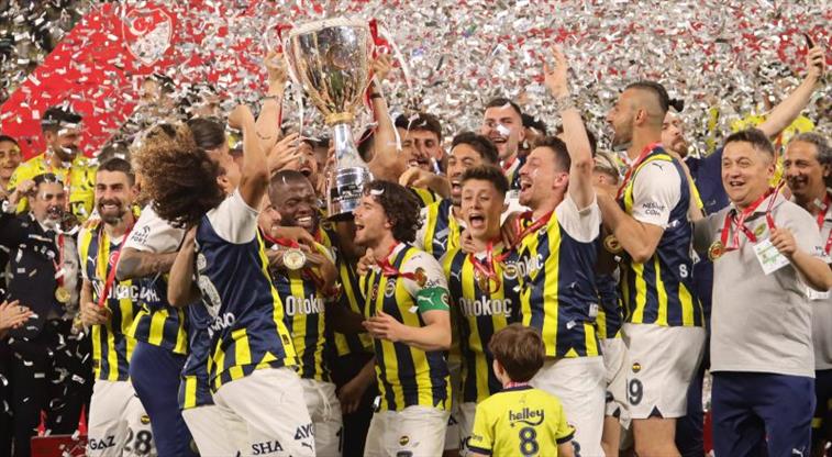 Fenerbahçe'de 3 ayrılık! Aralarında o yıldız isimde var