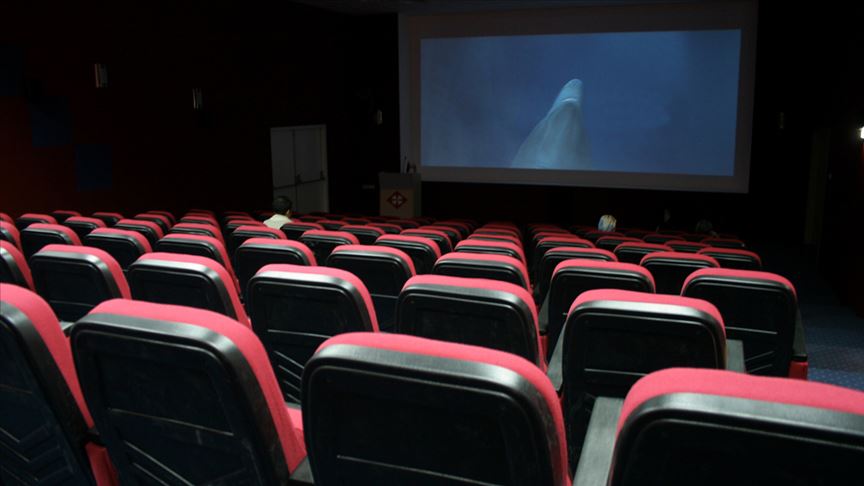 Sinema severler arttı sinema salonları azaldı