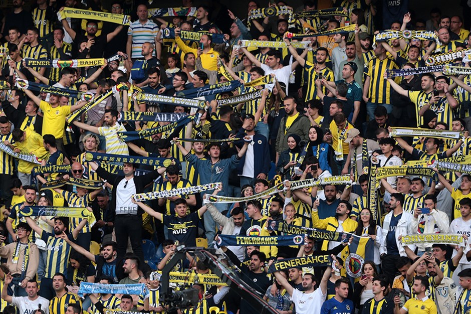 Fenerbahçe'nin yeni teknik direktörünü ve golcüsünü açıkladı!