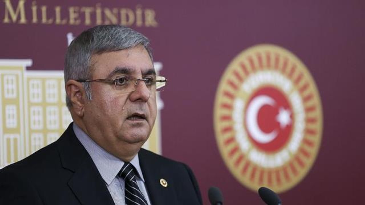 AK Partili Mehmet Metiner partisine sert çıktı! 'Köklü muhasebe şart'