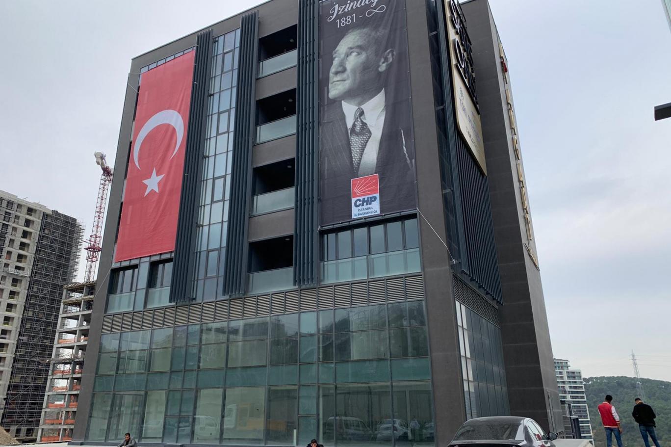 CHP İstanbul İl Başkanlığı önünde silah sesleri