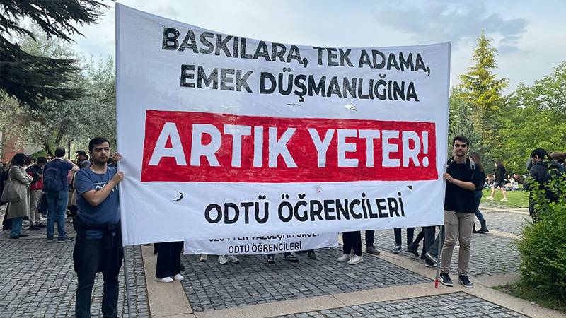 ODTÜ öğrencilerinden Devrim Stadyumu'nda iktidara protesto!