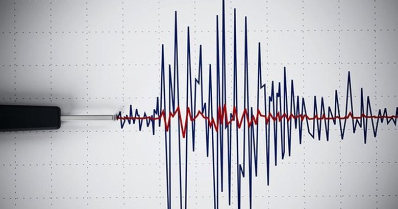 Ege'de korkutan deprem! Fena sallandı