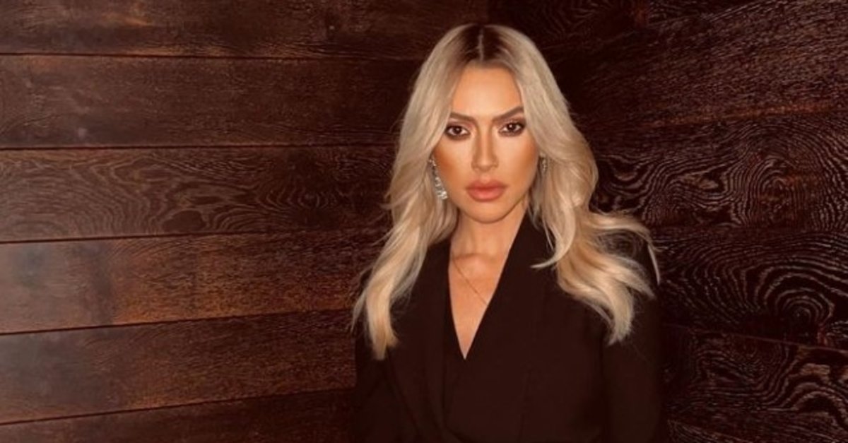 Hadise'den yürek hoplatan poz!